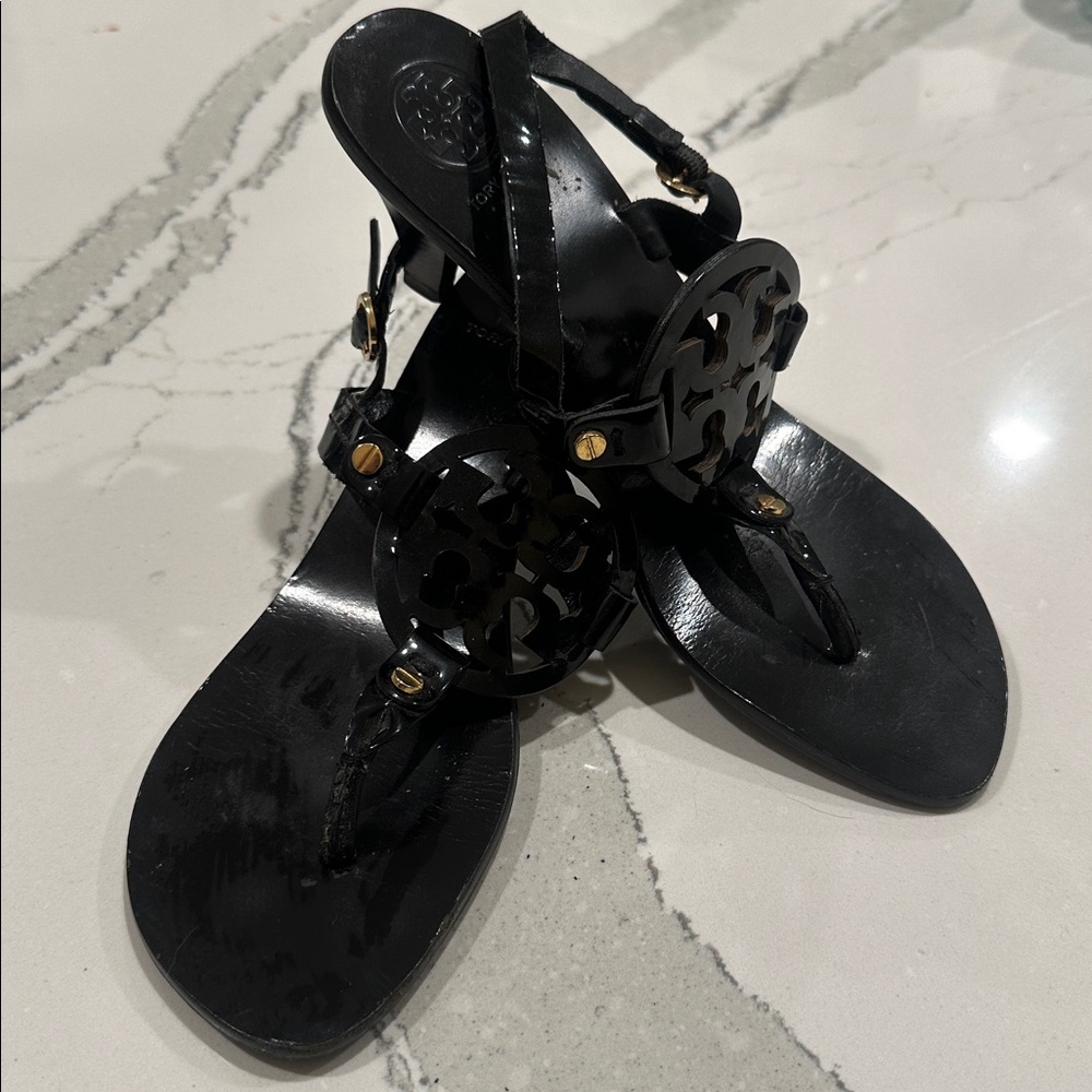 Excellent Condition Tory Burch Black Logo Sandals 7 1/2 worn only a couple times